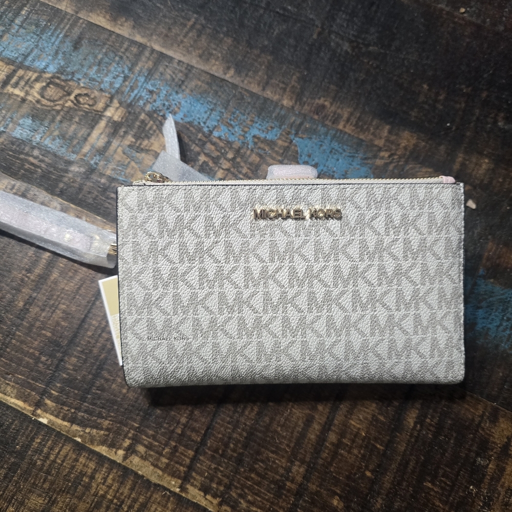 Michael Kors Jet Set Wristlet